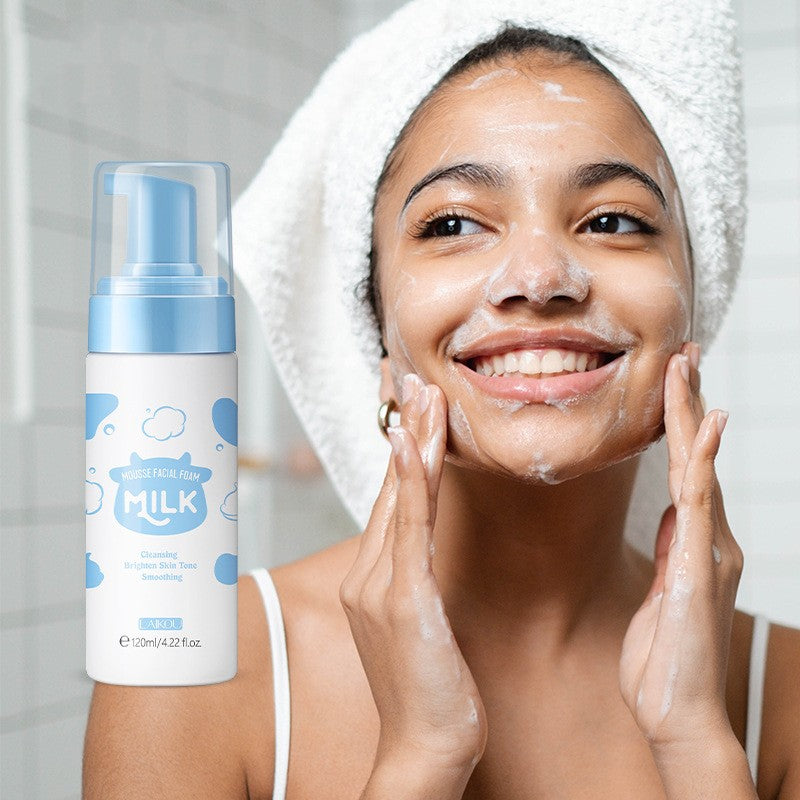 120ml Deep Pore Cleansing Skin Care Solution with Hyaluronic Acid for deep facial cleansing and hydrated skin