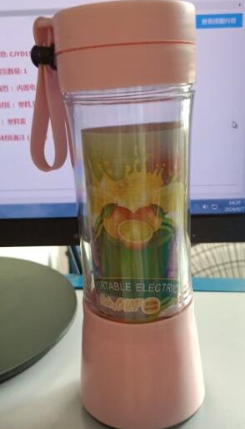 Handheld portable juicer for fruits and vegetables